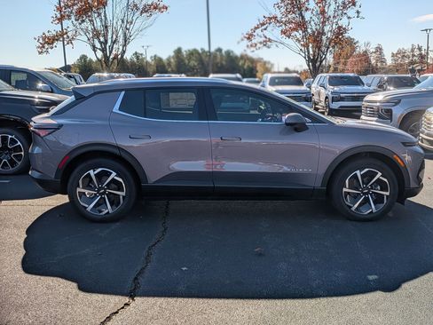 New 2026 Chevrolet Equinox EV LT image 9