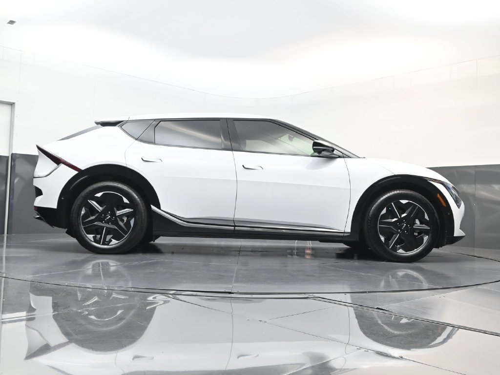 Used 2025 Kia EV6 Wind RWD image 22