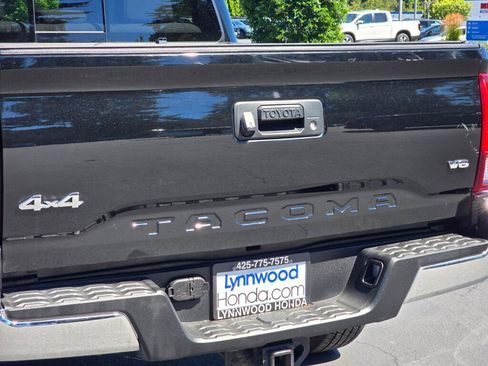 Used 2019 Toyota Tacoma SR5 AWD/4WD image 13