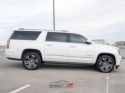 Used 2020 GMC Yukon XL Denali w/ Denali Premium Package image 8