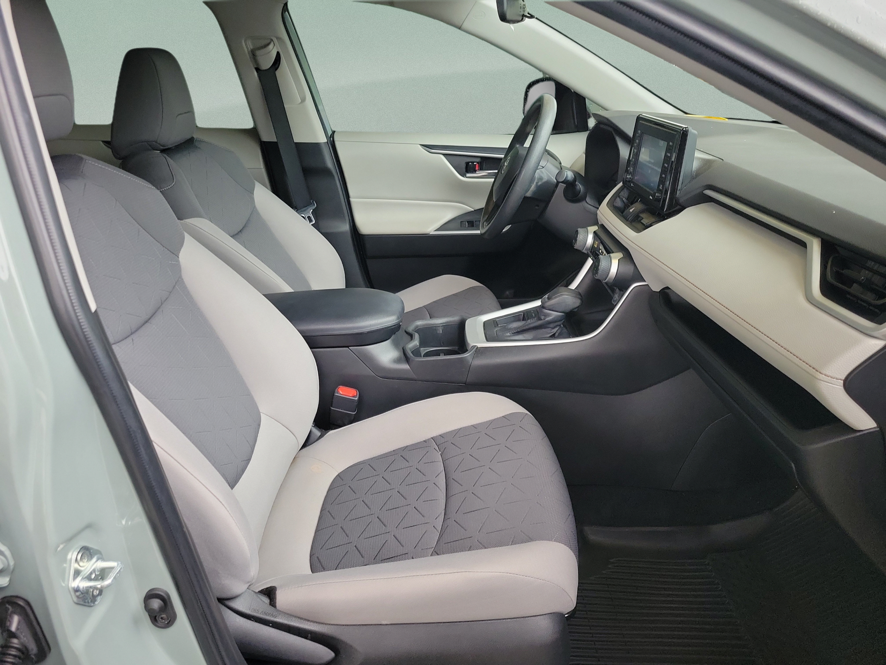 Used 2022 Toyota RAV4 XLE FWD image 27