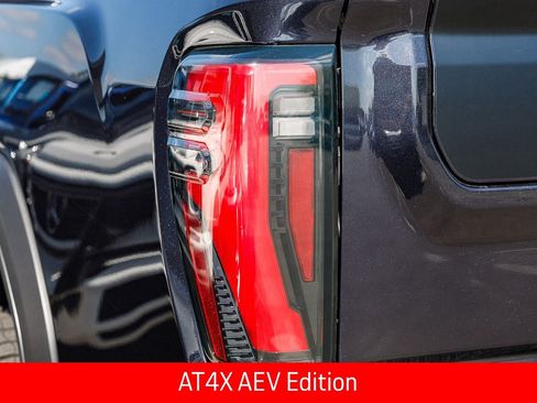Used 2025 GMC Sierra 2500 AT4X w/ AT4X AEV Edition AWD/4WD image 8