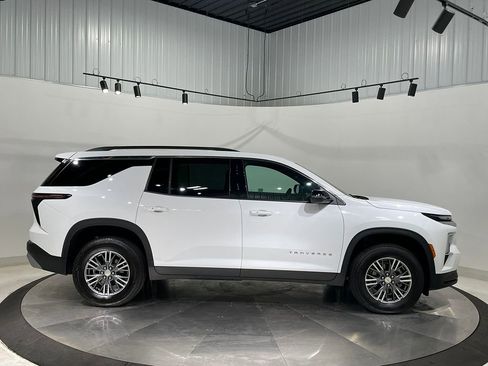 Used 2025 Chevrolet Traverse LT AWD/4WD image 10