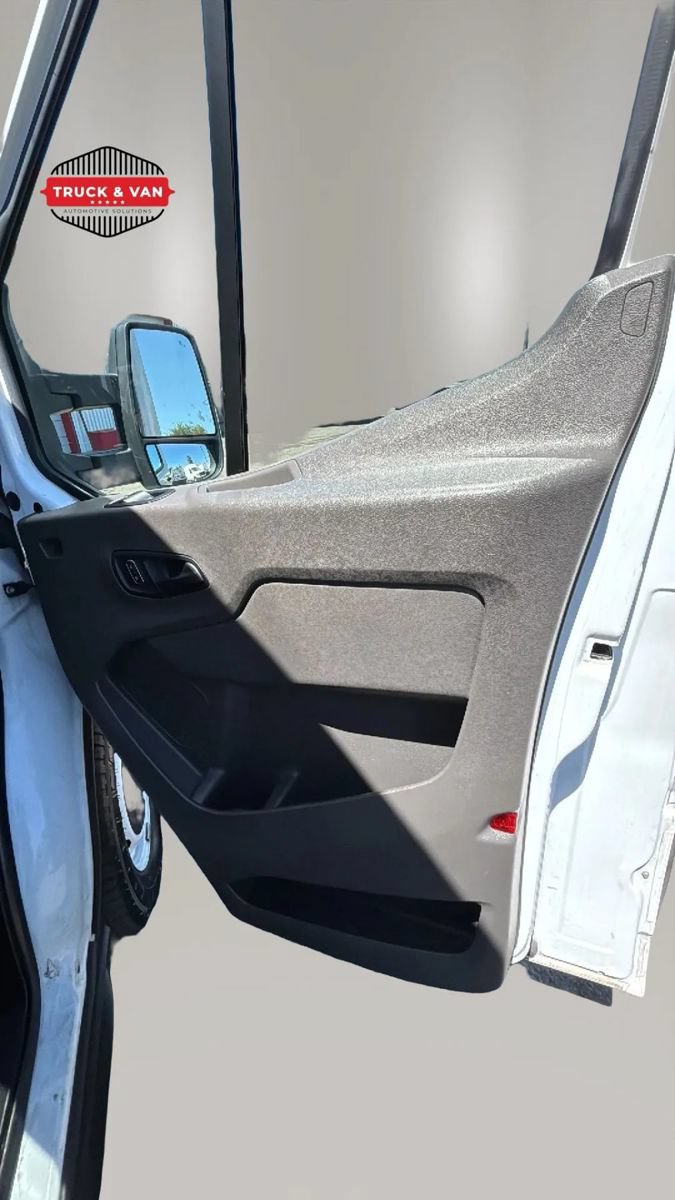 Used 2022 Ford E-Transit 148 High Roof w/ Load Area Protection Package RWD image 31