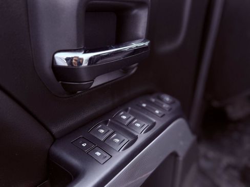 Used 2018 Chevrolet Silverado 1500 LT w/ All Star Edition image 27