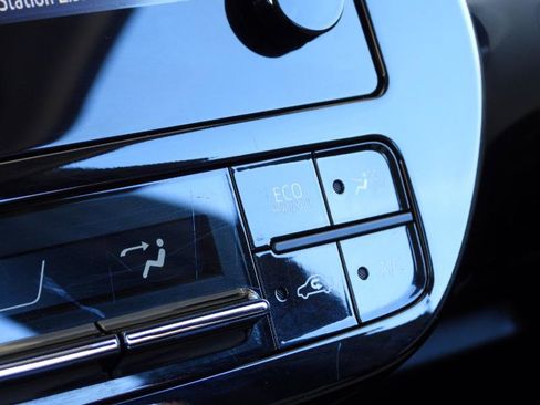 Used 2017 Toyota Prius Two image 58