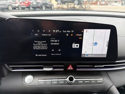 Used 2024 Hyundai Elantra Limited image 13