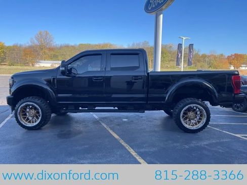 Used 2022 Ford F250 Lariat w/ Black Appearance Package image 4