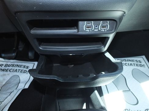 Used 2024 Chrysler Pacifica Limited FWD image 26