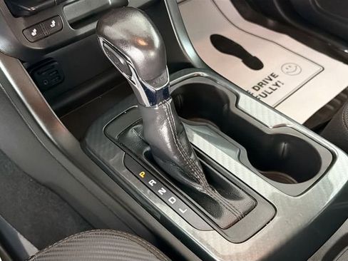 Used 2022 GMC Canyon AT4 image 17