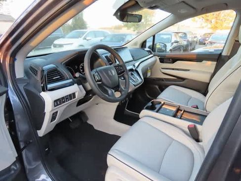 New 2026 Honda Odyssey Touring image 2