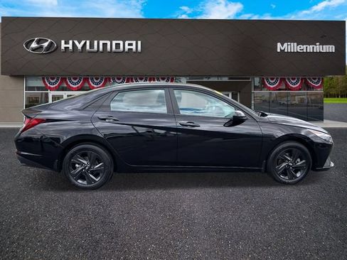 Used 2023 Hyundai Elantra SEL FWD image 5