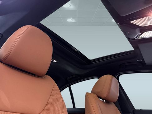 New 2026 BMW 330i Sedan w/ Convenience Package image 15