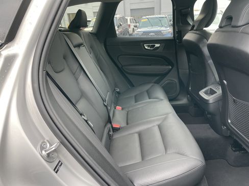 Used 2025 Volvo XC60 B5 Plus image 19