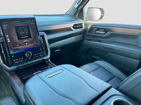 Used 2025 GMC Yukon Denali image 24