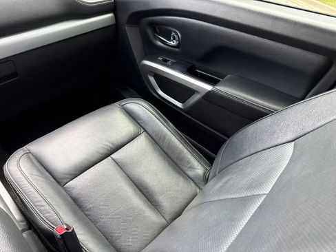 Used 2018 Nissan Titan PRO-4X w/ Pro-4x Convenience Package image 15