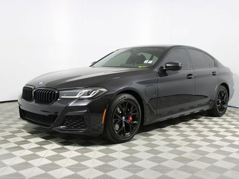 Used 2023 BMW 530e w/ M Sport Package image 3