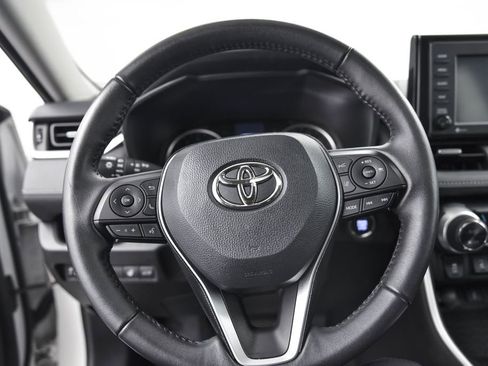 Used 2021 Toyota RAV4 XLE Premium image 17