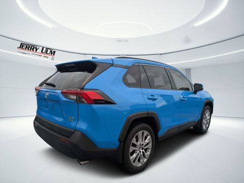 Used 2019 Toyota RAV4 XLE Premium w/ Cold Weather Package AWD/4WD image 3