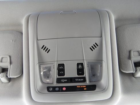 Used 2018 GMC Terrain SLE w/ Driver Convenience Package image 29