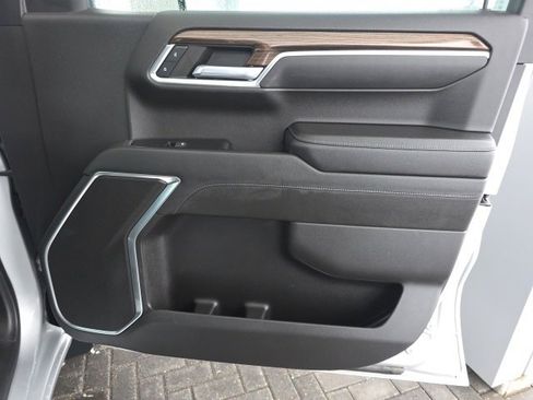 Used 2022 Chevrolet Silverado 1500 LT image 9