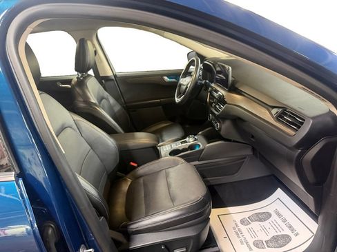 Used 2020 Ford Escape Titanium w/ Titanium Premium Package 2.0 AWD/4WD image 28