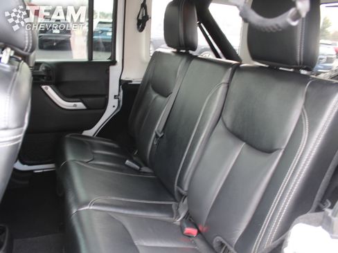 Used 2018 Jeep Wrangler Unlimited Rubicon w/ Cold Weather Group image 21