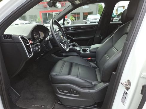 Used 2022 Porsche Cayenne AWD/4WD image 9