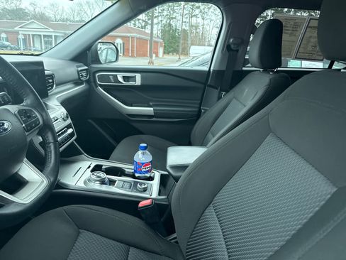 Used 2022 Ford Explorer XLT image 13