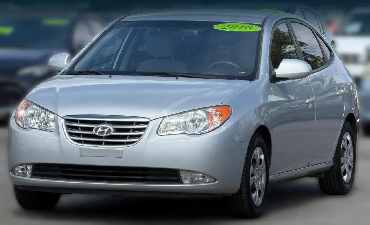 Used 2010 Hyundai Elantra GLS FWD image 3