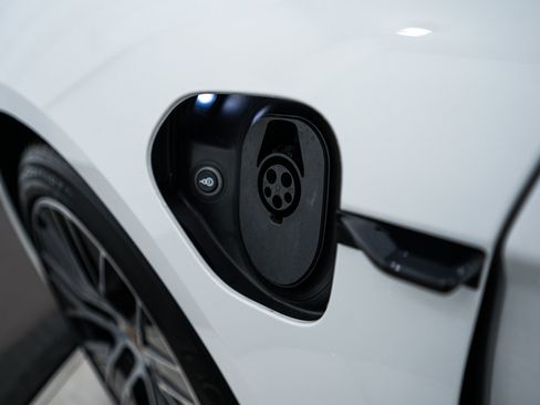 New 2025 Porsche Taycan image 26