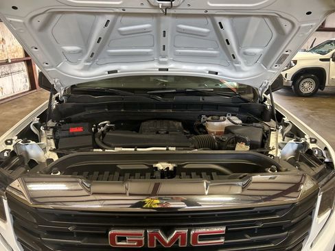 Used 2024 GMC Sierra 1500 Pro w/ Pro Value Package image 11