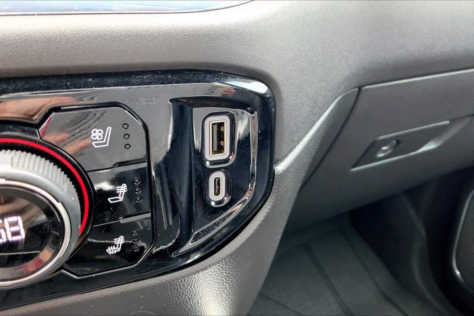 Used 2023 Chevrolet Silverado 1500 High Country w/ High Country Premium Package AWD/4WD image 62