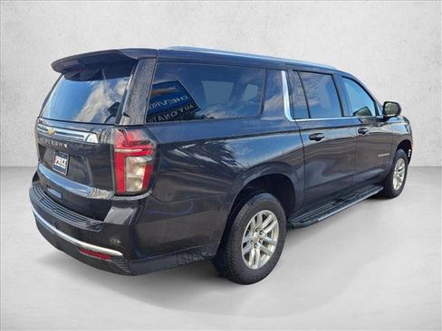 Used 2024 Chevrolet Suburban LT RWD image 5