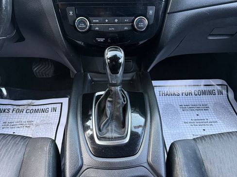 Used 2019 Nissan Rogue SV AWD/4WD image 17