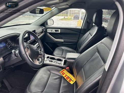 Used 2023 Ford Explorer Limited image 8