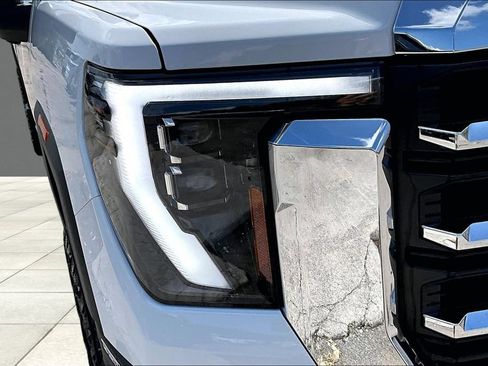 Used 2025 GMC Sierra 1500 SLT AWD/4WD image 25