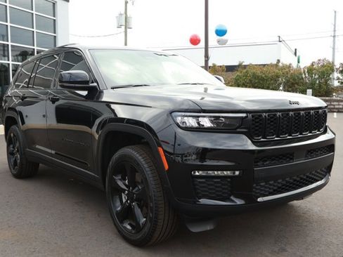 Used 2025 Jeep Grand Cherokee L Limited w/ Black Appearance Package image 3