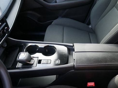 Used 2023 Nissan Rogue S image 20