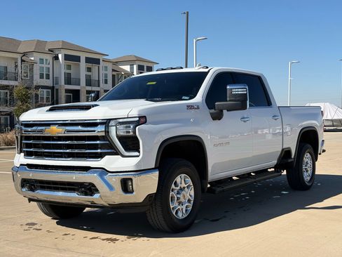 Used 2024 Chevrolet Silverado 2500 LTZ w/ LTZ Convenience Package image 3