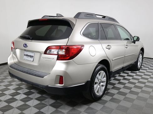 Used 2017 Subaru Outback 2.5i Premium image 2