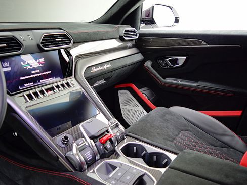 Used 2024 Lamborghini Urus Performante image 30