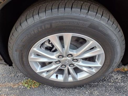 New 2025 Cadillac XT6 Luxury image 12