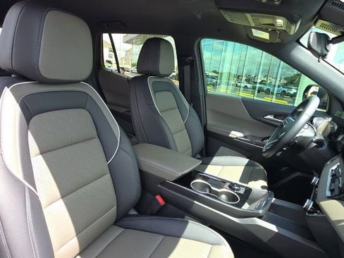 Used 2026 Chevrolet Equinox LT w/ Convenience Package II FWD image 9