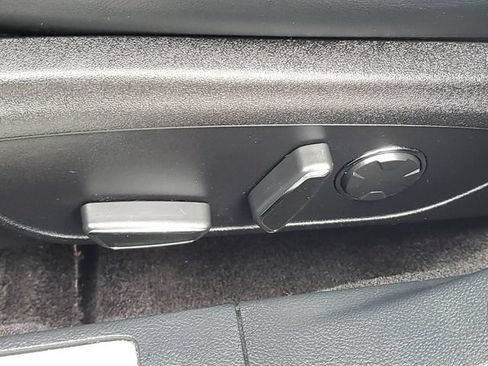 Used 2017 Lincoln MKZ Reserve FWD image 8