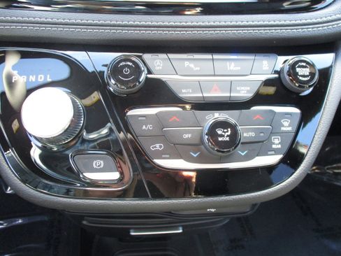New 2026 Chrysler Pacifica Select FWD image 25