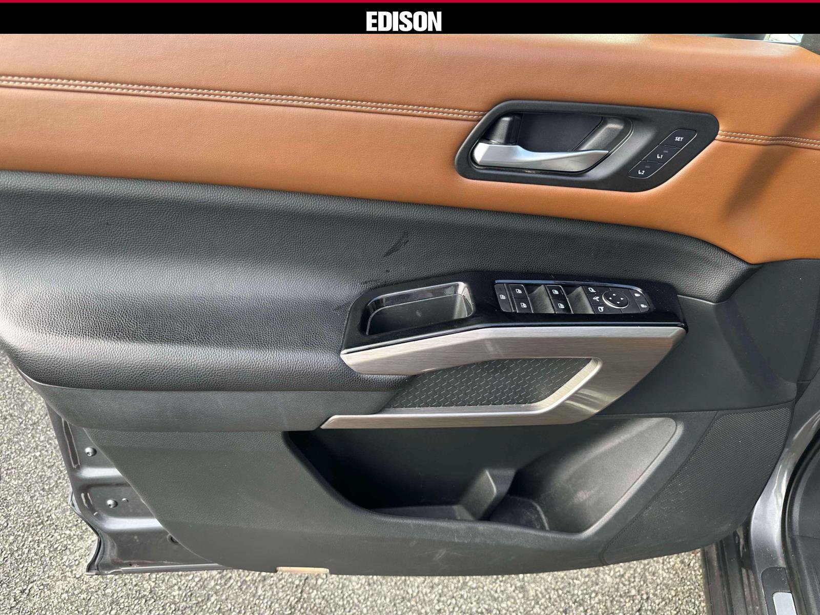 Used 2022 Nissan Pathfinder Platinum w/ Cargo Package AWD/4WD image 16