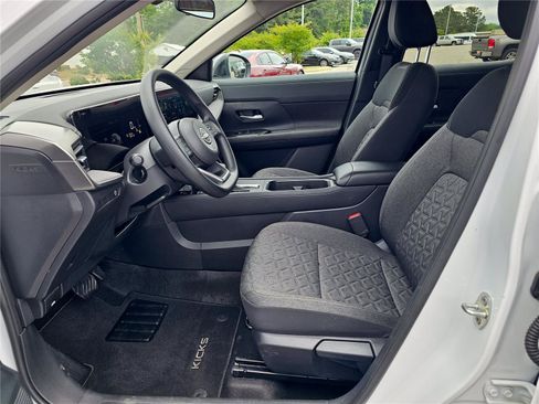 Used 2026 Nissan Kicks SV FWD image 16