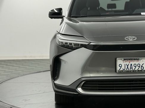 Used 2023 Toyota bZ4X Limited image 4