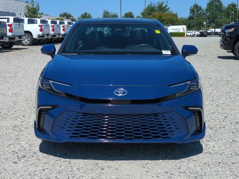 Used 2025 Toyota Camry XSE FWD image 3